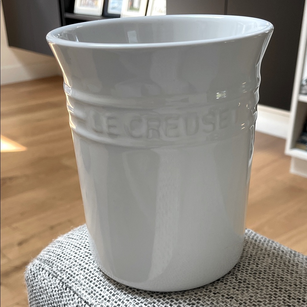Le Creuset Classic White Stoneware Holder
Perfect condition